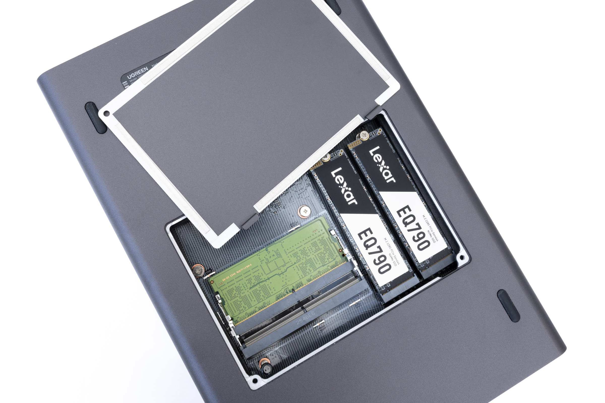 UGREEN DXP4800 Pro fully populated NVMe slots UGREEN DXP4800 Pro fully populated NVMe slots