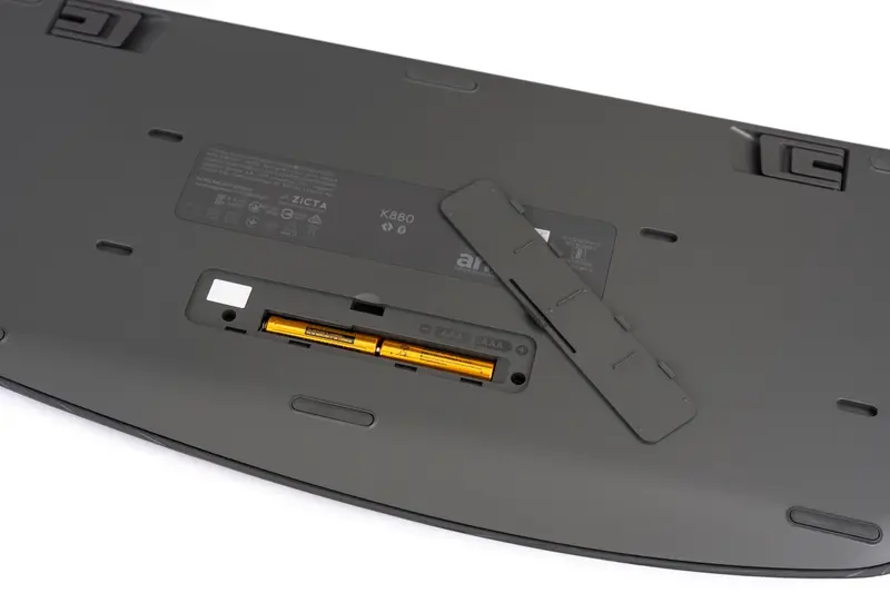 Logitech Signature Comfort Plus Combo MK880 Tastatur K880 Batteriefach Logitech Signature Comfort Plus Combo MK880 Tastatur K880 Batteriefach