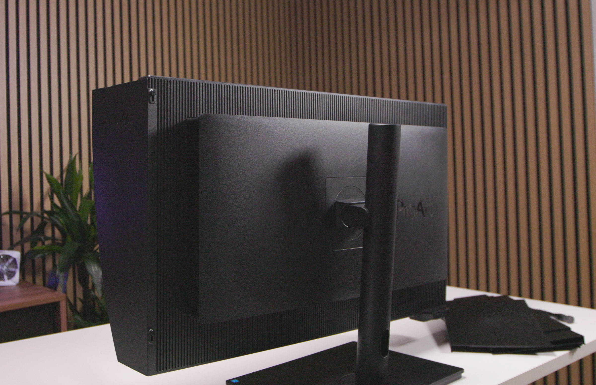 ASUS ProArt Display PA32KCX Rückseite ASUS ProArt Display PA32KCX Rückseite