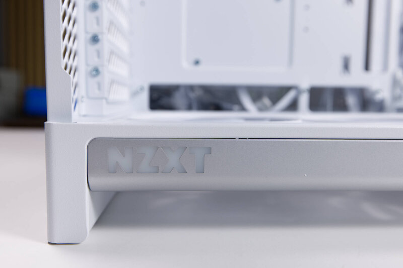 NZXT H6 RGB NZXT Logo unten NZXT H6 RGB NZXT Logo unten