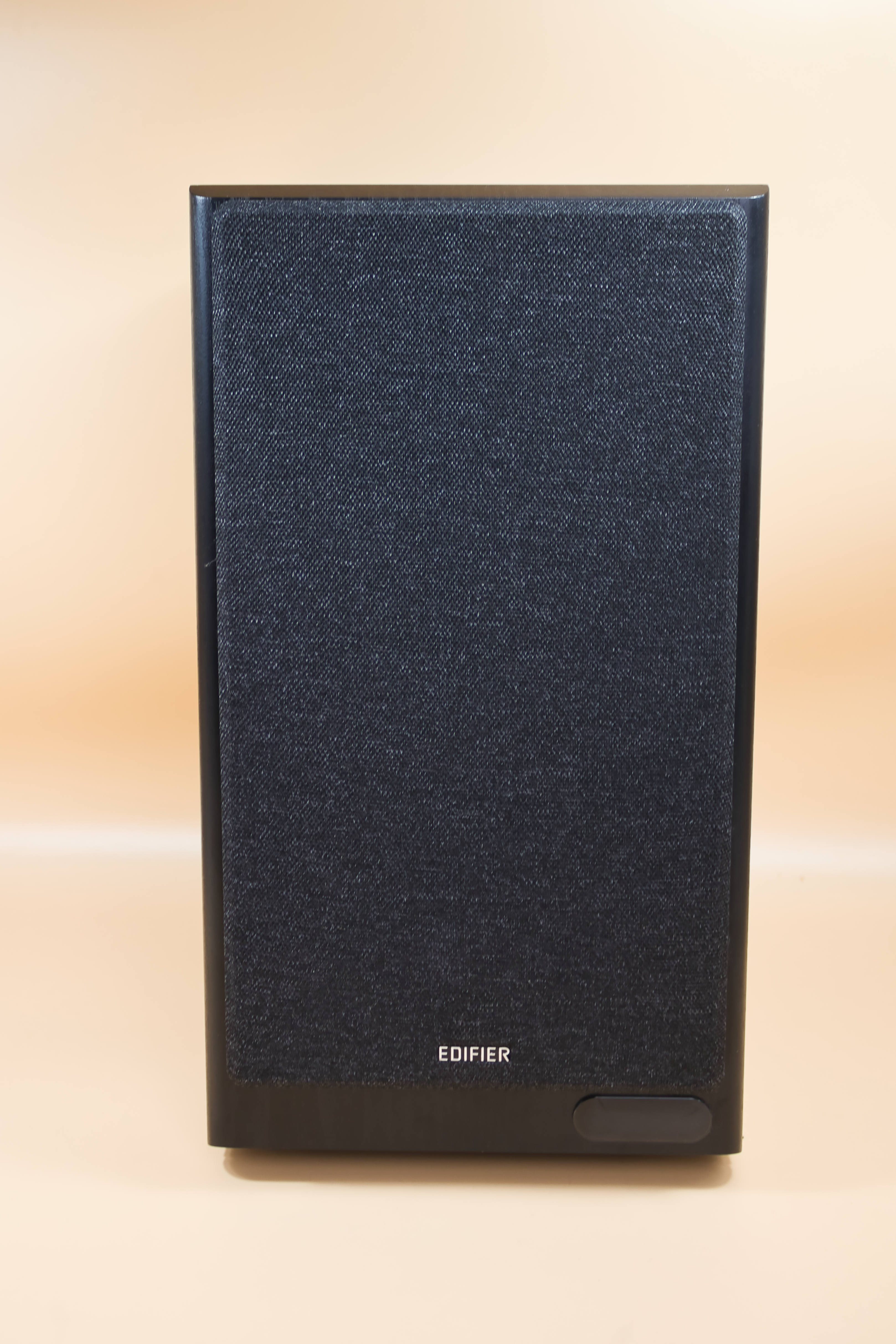Edifier R2750DB MKII Front mit Abdeckung Edifier R2750DB MKII Front mit Abdeckung