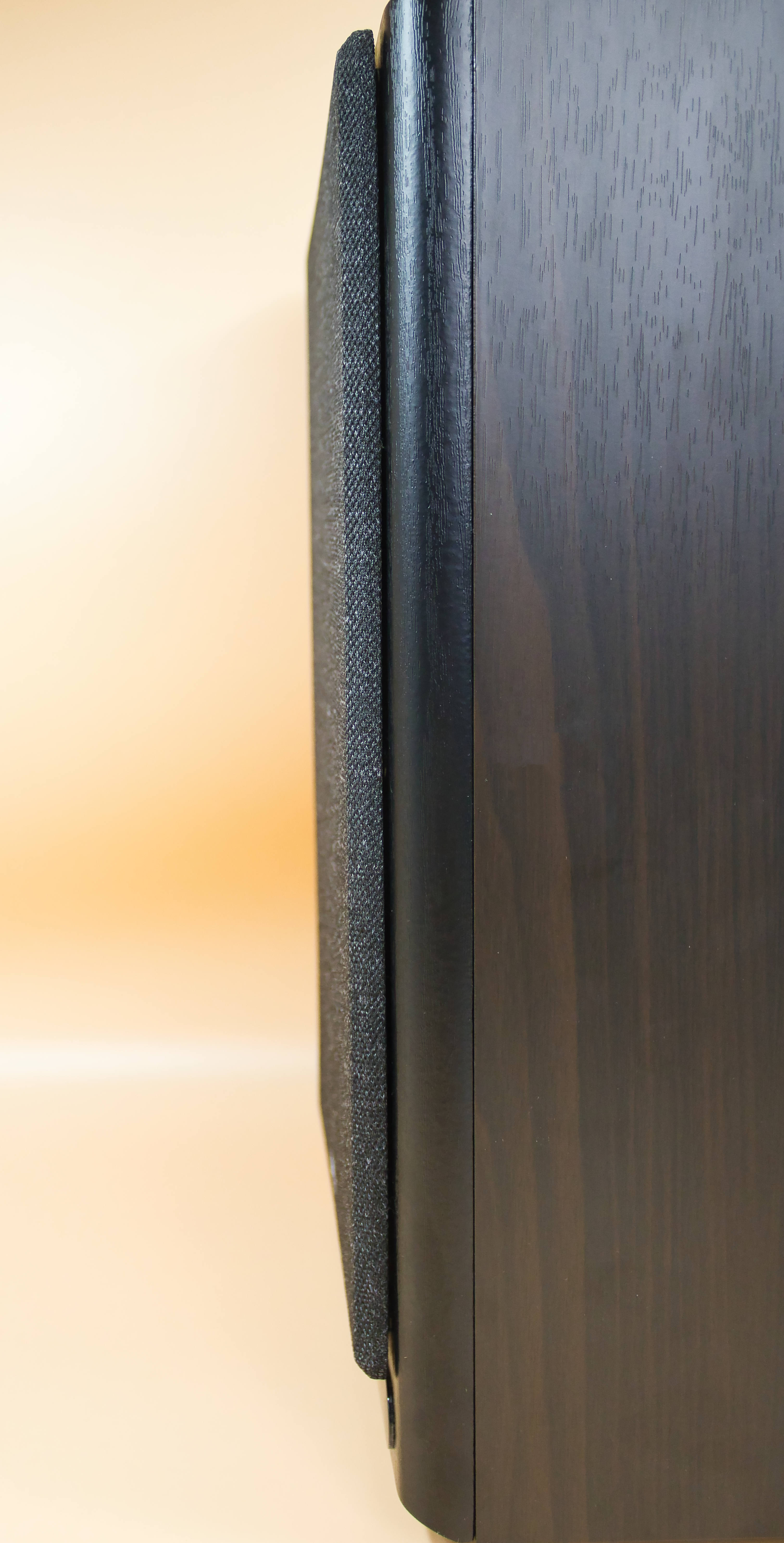 Edifier R2750DB MKII Frontabdeckung Seitenansicht Edifier R2750DB MKII Frontabdeckung Seitenansicht
