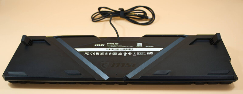 MSI Strike 600 Rückseite mit Aufstellern MSI Strike 600 Rückseite mit Aufstellern