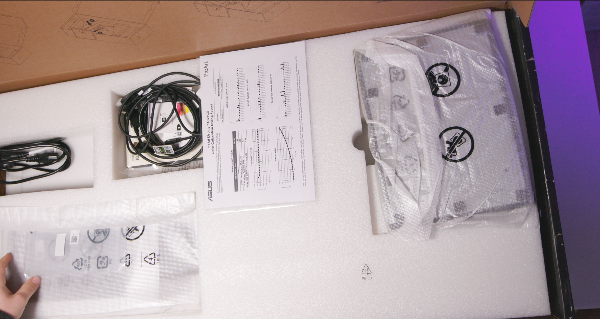 ASUS ProArt Display PA32KCX Verpackung innen ASUS ProArt Display PA32KCX Verpackung innen