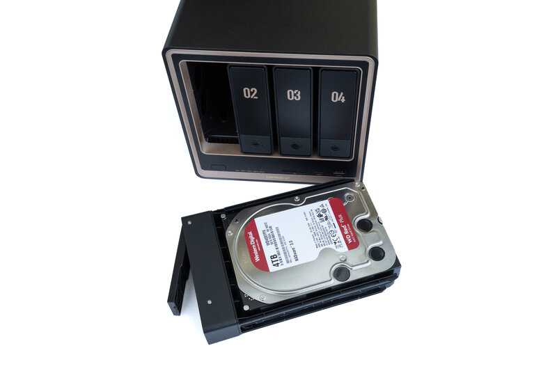 UGREEN DXP4800 GT werkzeugloser Einbau UGREEN DXP4800 GT werkzeugloser Einbau