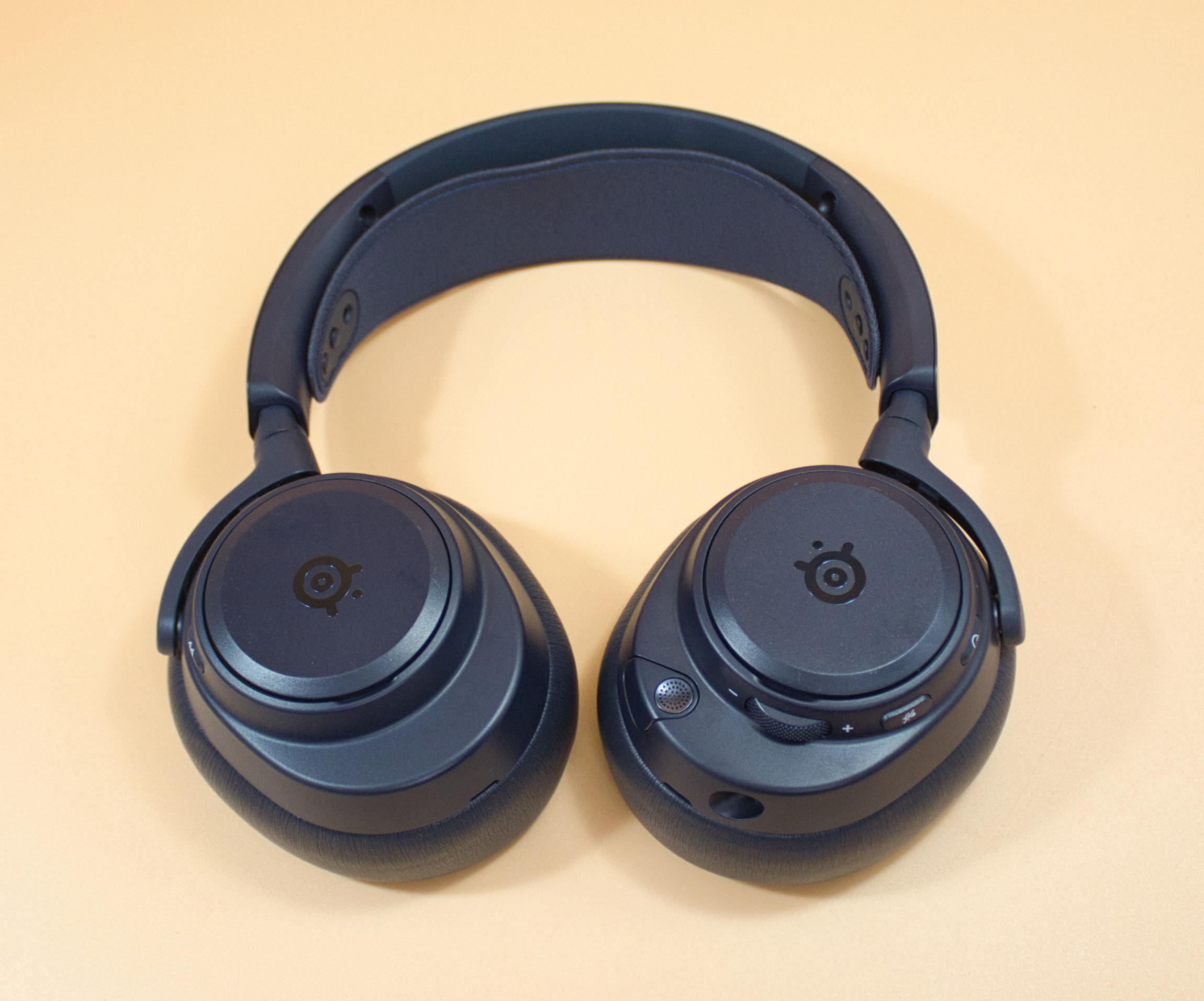 SteelSeries Arctis Nova Pro Omni Ohrmuscheln außen