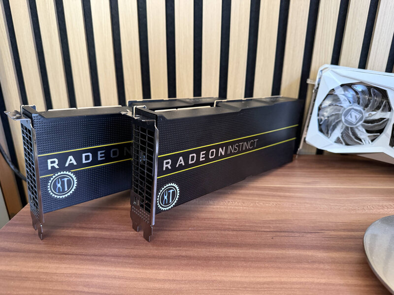 Radeon Instinct MI50 with 32 GB HBM2 VRAM Radeon Instinct MI50 with 32 GB HBM2 VRAM