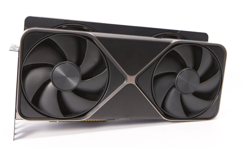 PNY GeForce RTX 5080 SLIM OC Size Comparison PNY GeForce RTX 5080 SLIM OC Size Comparison