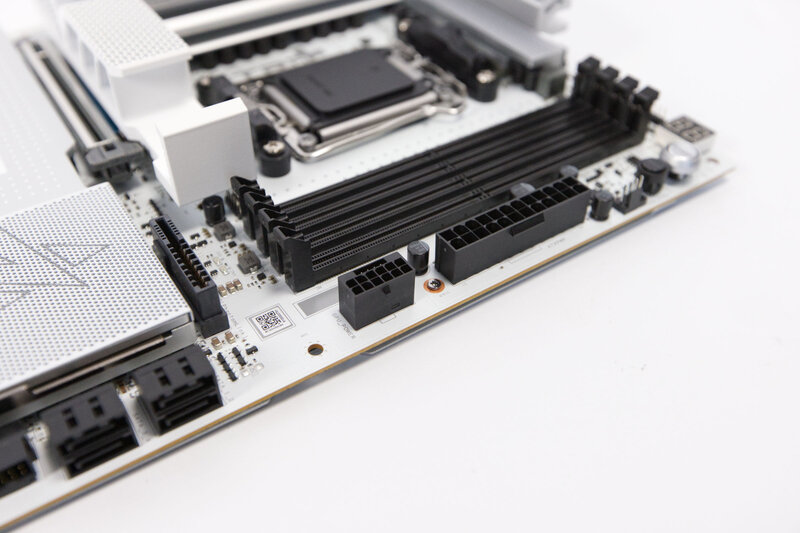 Sapphire Nitro X870EA PhantomLink Polar GPU Power