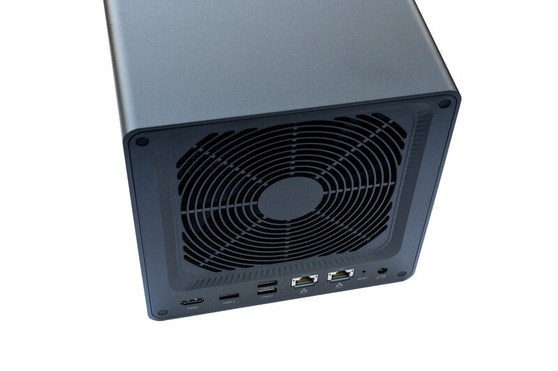 UGREEN DXP4800 GT mit entfernten Staubschutzgitter UGREEN DXP4800 GT mit entfernten Staubschutzgitter