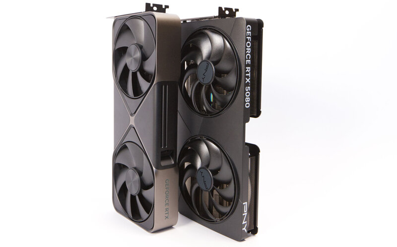 PNY GeForce RTX 5080 SLIM OC vs. RTX 5080 FE Comparison PNY GeForce RTX 5080 SLIM OC vs. RTX 5080 FE Comparison