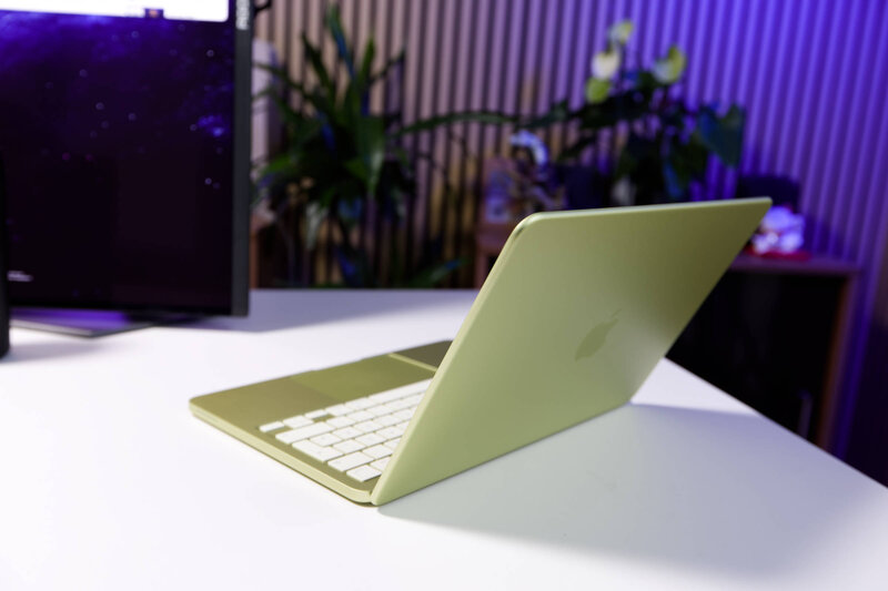 Apple MacBook Neo geöffnet Apple MacBook Neo geöffnet