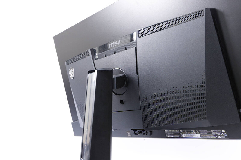 MSI MAG 321UP QD OLED Standfuss montiert