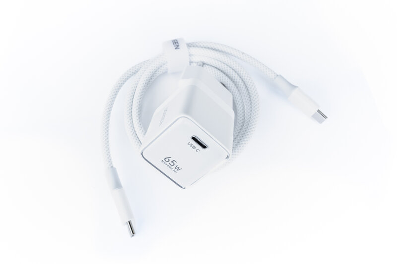 UGREEN Nexode Air 65W with Cable UGREEN Nexode Air 65W with Cable