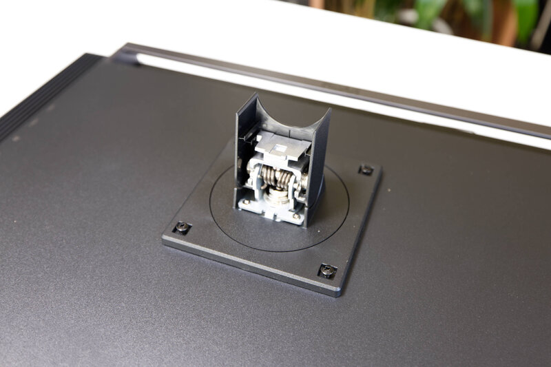 Screwing the Stand onto the ASUS ProArt Display OLED PA27USD Screwing the Stand onto the ASUS ProArt Display OLED PA27USD