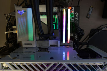 Sapphire Nitro X870EA PhantomLink Polar ARGB und Debug Sapphire Nitro X870EA PhantomLink Polar ARGB und Debug