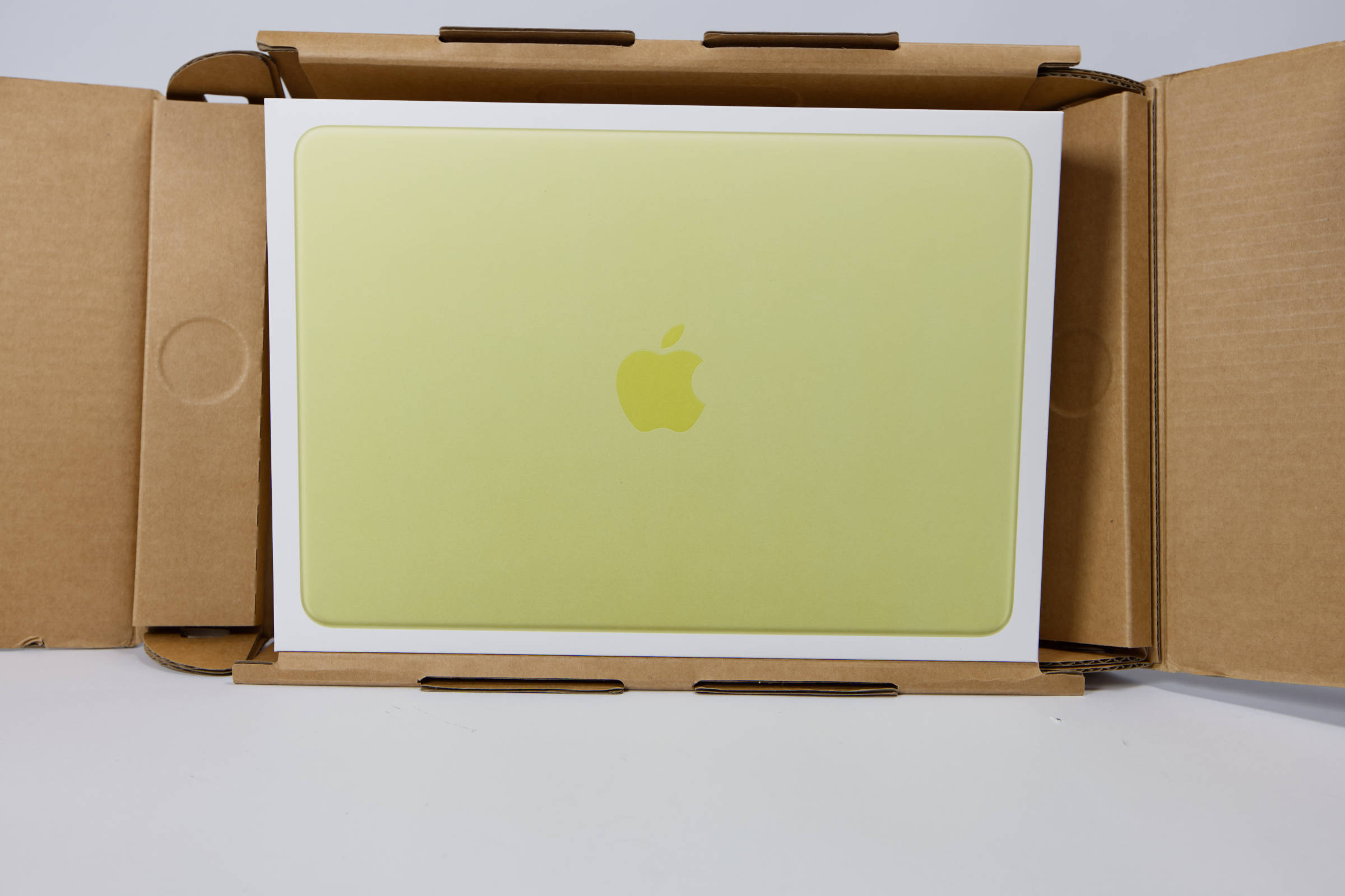 Apple MacBook Neo Verpackung Apple MacBook Neo Verpackung