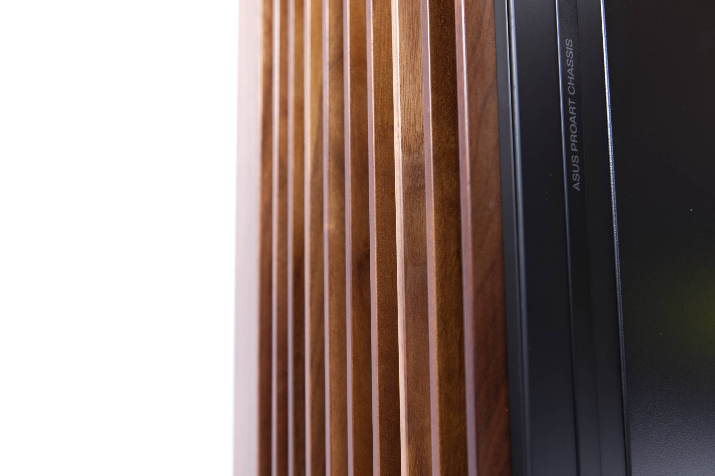 ASUS ProArt PA602 Wood Edition Holzfront Detailaufnahme ASUS ProArt PA602 Wood Edition Holzfront Detailaufnahme