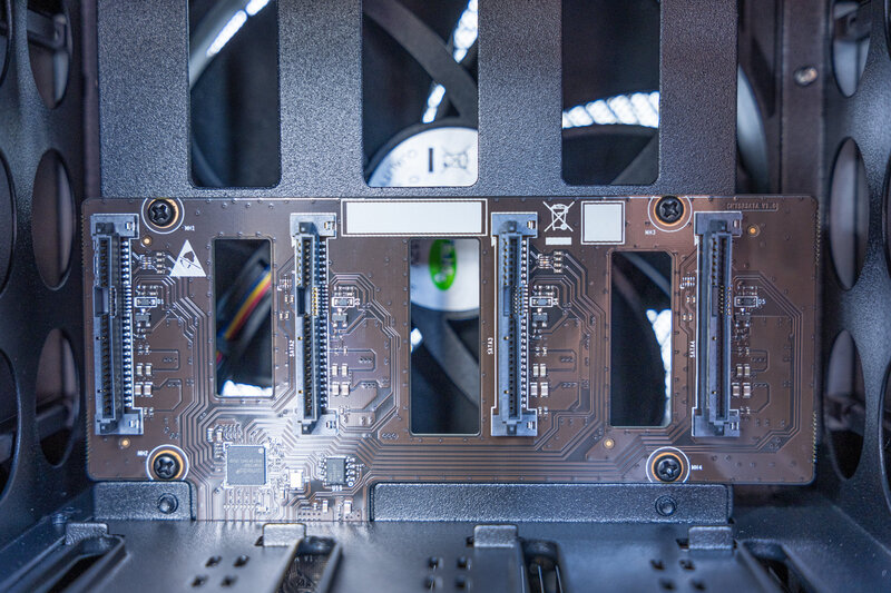 UGREEN DXP4800 Pro SATA ports UGREEN DXP4800 Pro SATA ports