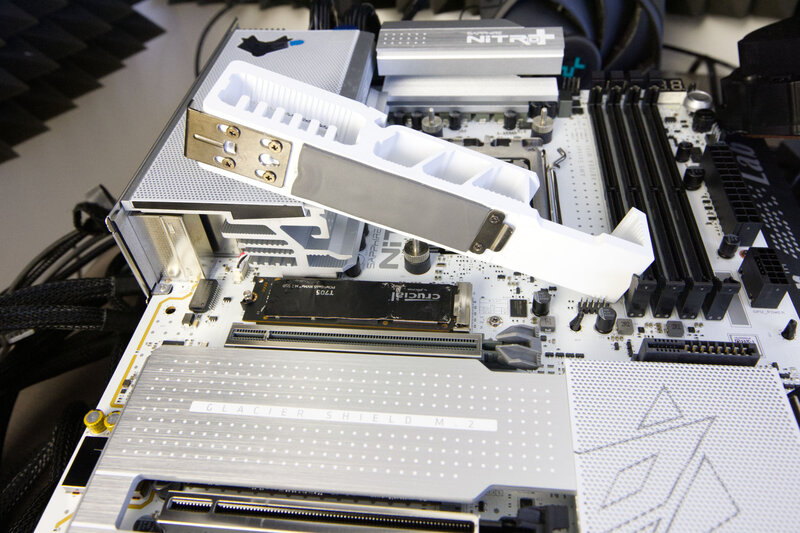 Sapphire Nitro X870EA PhantomLink Polar PCIe 5 NVMe
