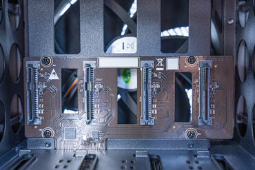 UGREEN DXP4800 Pro SATA ports