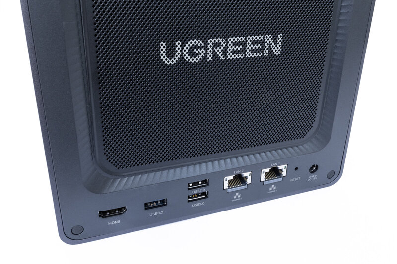 UGREEN DXP4800 Pro Rear Connectors UGREEN DXP4800 Pro Rear Connectors