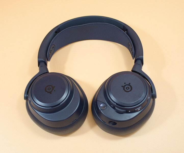 SteelSeries Arctis Nova Pro Omni external ear cups