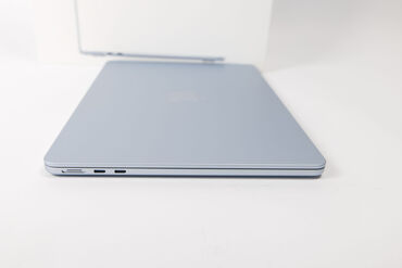 Apple MacBook Air 13 M5 Anschlüsse links Apple MacBook Air 13 M5 Anschlüsse links