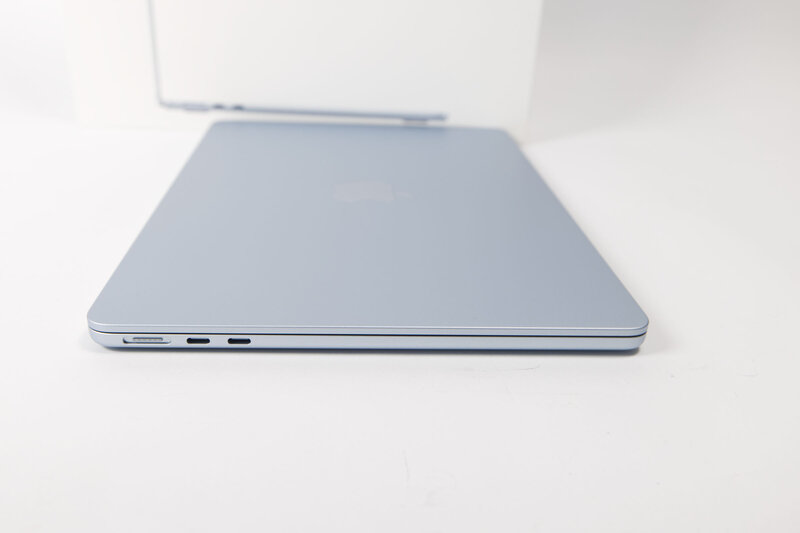 Apple MacBook Air 13 M5 Anschlüsse links Apple MacBook Air 13 M5 Anschlüsse links