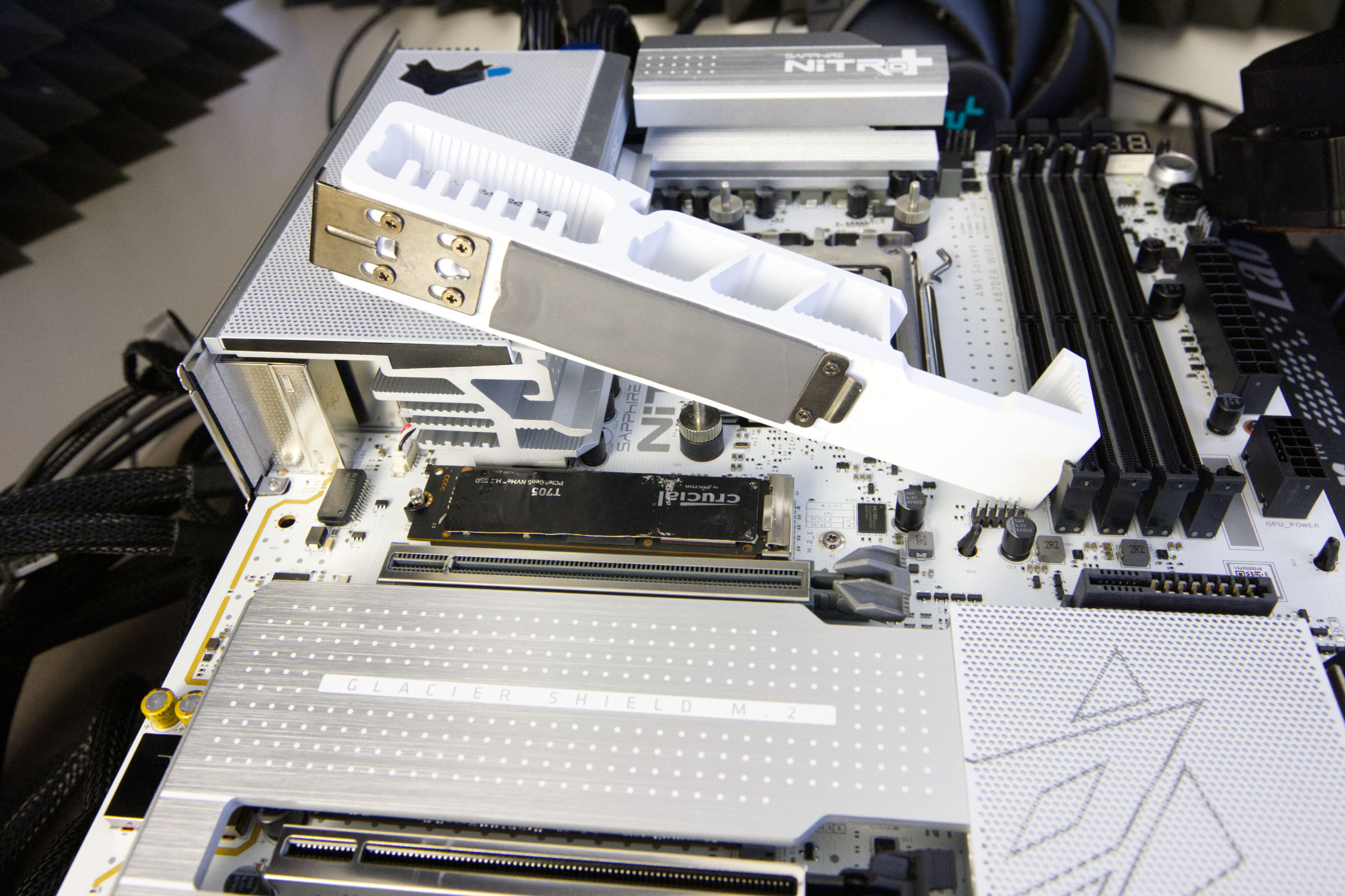 Sapphire Nitro X870EA PhantomLink Polar PCIe 5 NVMe Sapphire Nitro X870EA PhantomLink Polar PCIe 5 NVMe