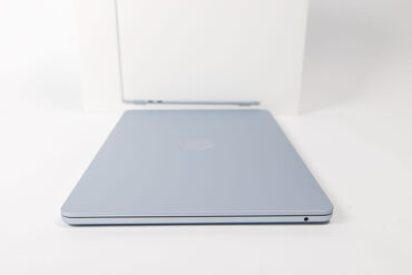 Apple MacBook Air 13 M5 Anschlüsse rechts Apple MacBook Air 13 M5 Anschlüsse rechts
