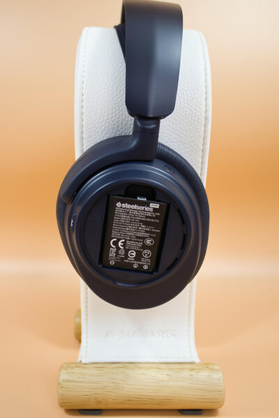 SteelSeries Arctis Nova Pro Omni battery compartment