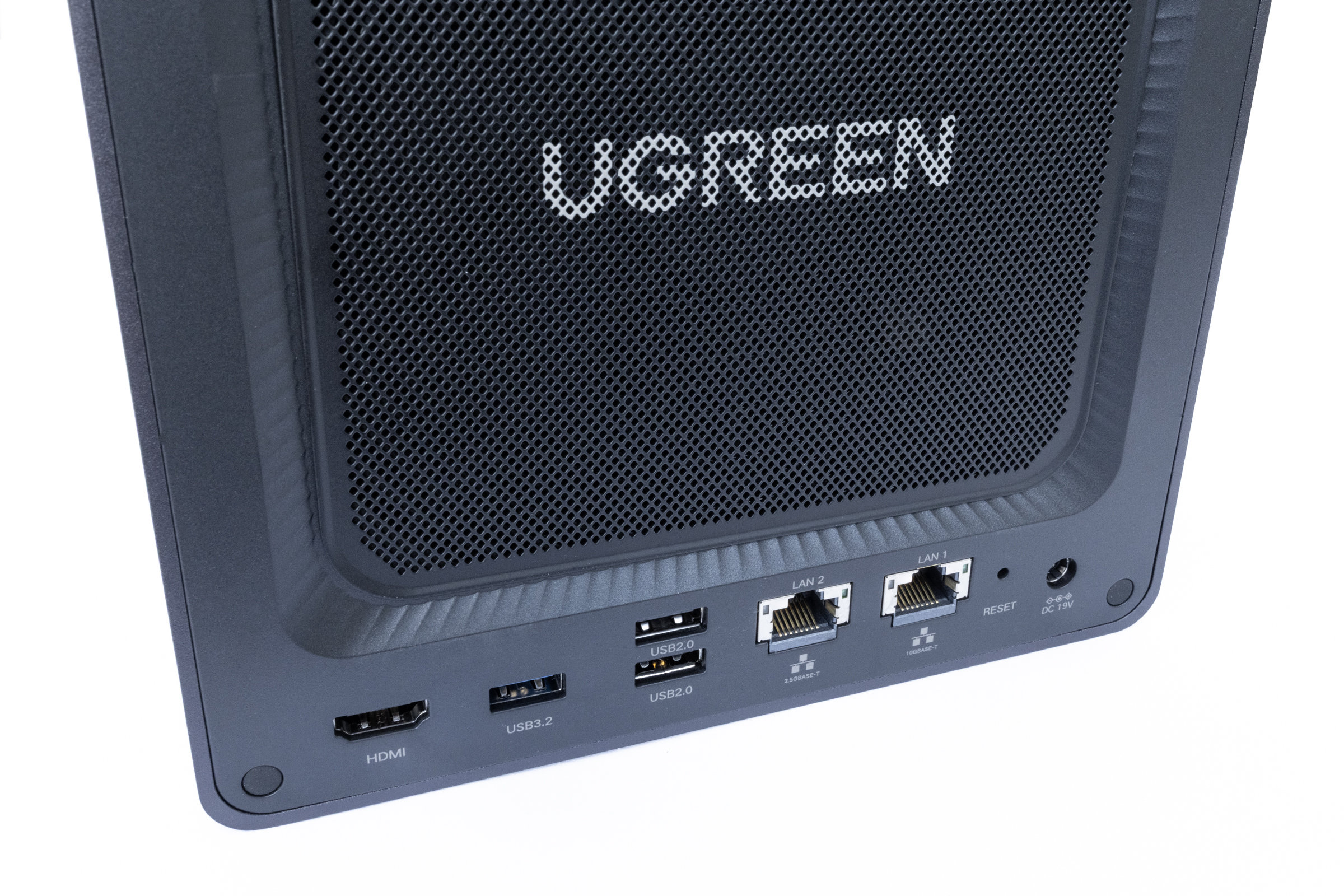UGREEN DXP4800 Pro Rear Connectors UGREEN DXP4800 Pro Rear Connectors