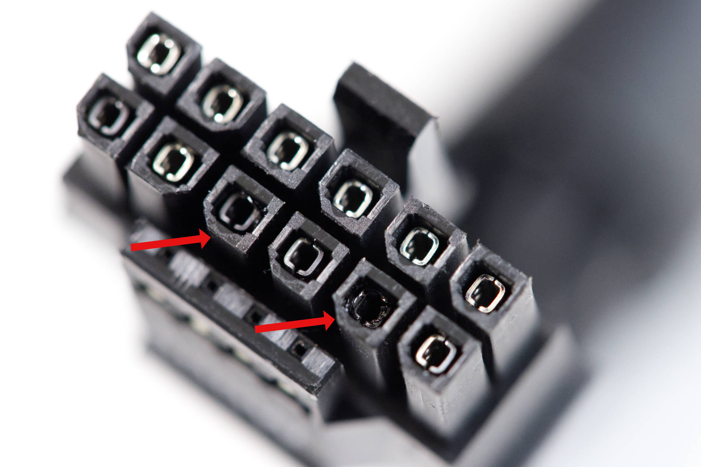 MSI GeForce RTX 5090 Gaming Trio OC Connector Pins 2 MSI GeForce RTX 5090 Gaming Trio OC Connector Pins 2