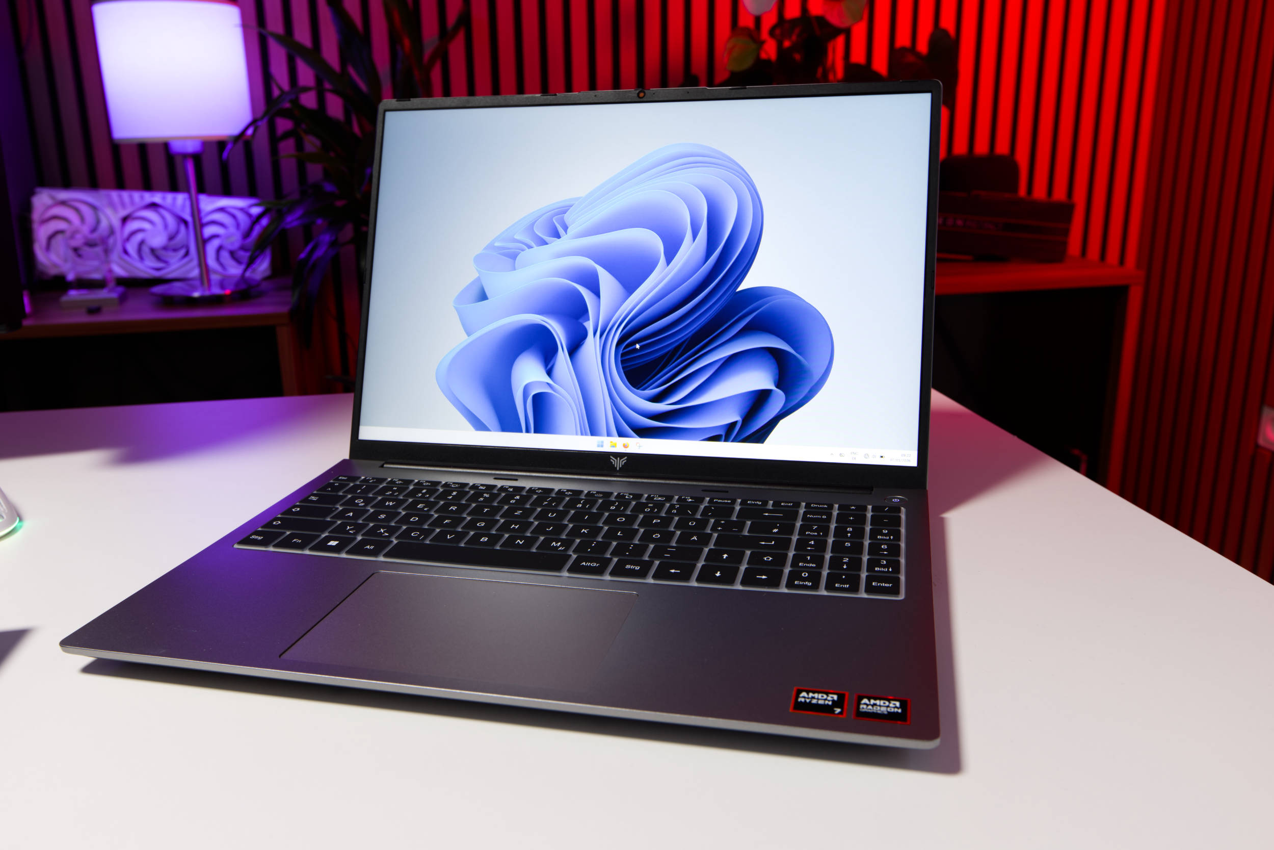 ACEMAGIC RX16 Review - Powerful 16-inch Laptop with Ryzen 7 H255 and 16 GB of DDR5 RAM