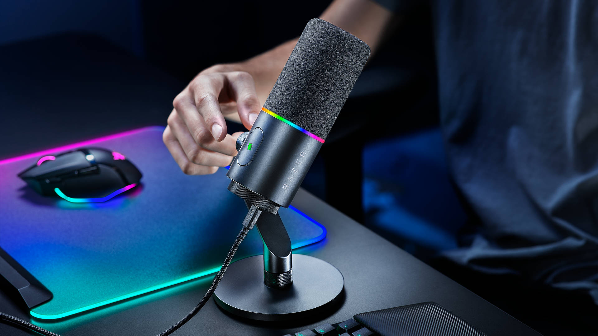 Razer Seiren V3 Pro Button  Image © Razer