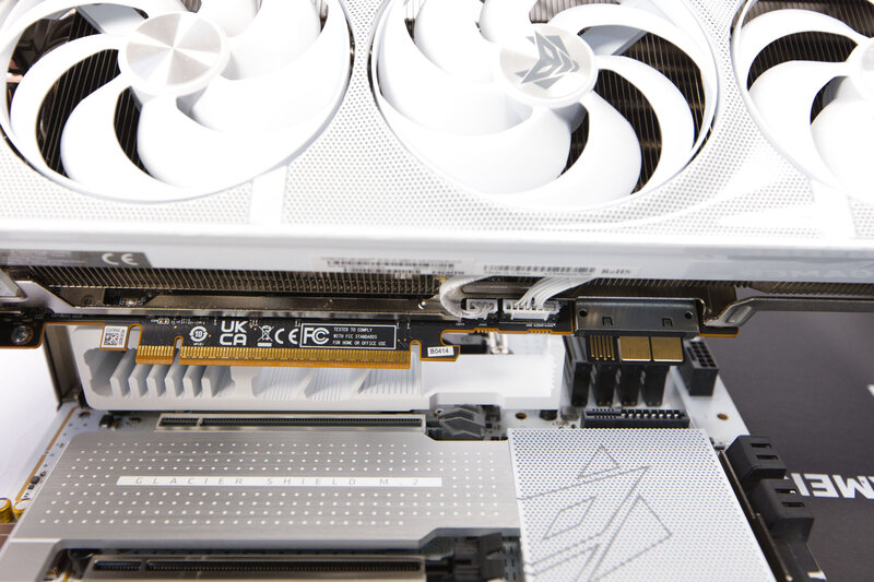 Sapphire Nitro X870EA PhantomLink Polar PhantomLink Anschluss