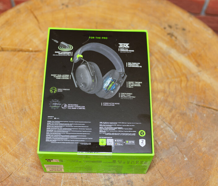 Razer BlackShark V3 Pro rear view of Package