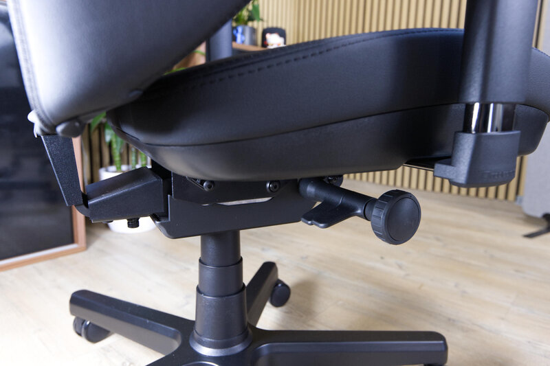 noblechairs AURA - Innere Abdeckung