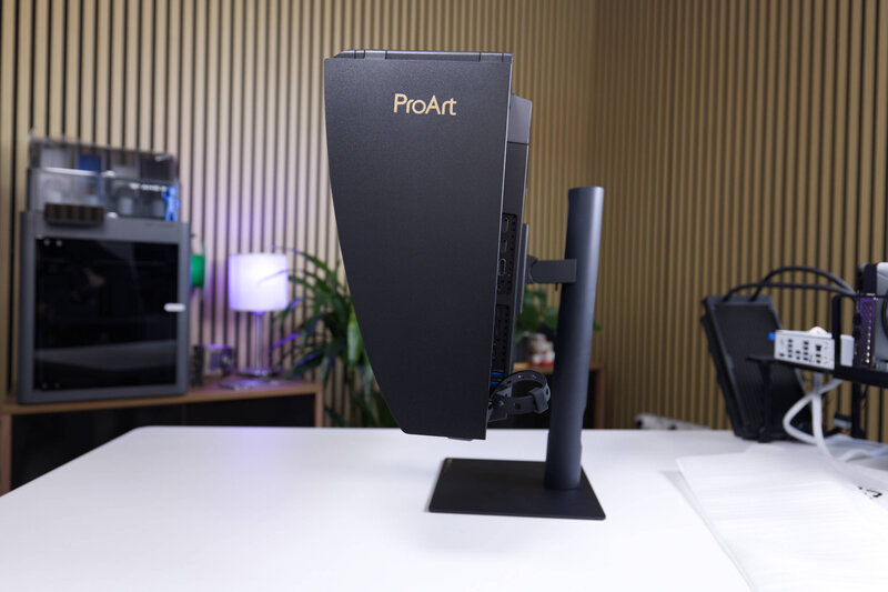 ASUS ProArt Display OLED PA27USD Light Shield Side ASUS ProArt Display OLED PA27USD Light Shield Side