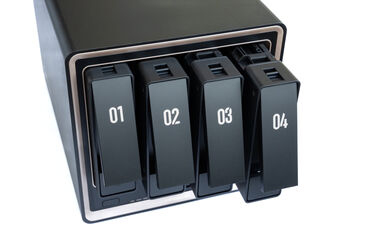 UGREEN DXP4800 GT Laufwerksschächte UGREEN DXP4800 GT Laufwerksschächte