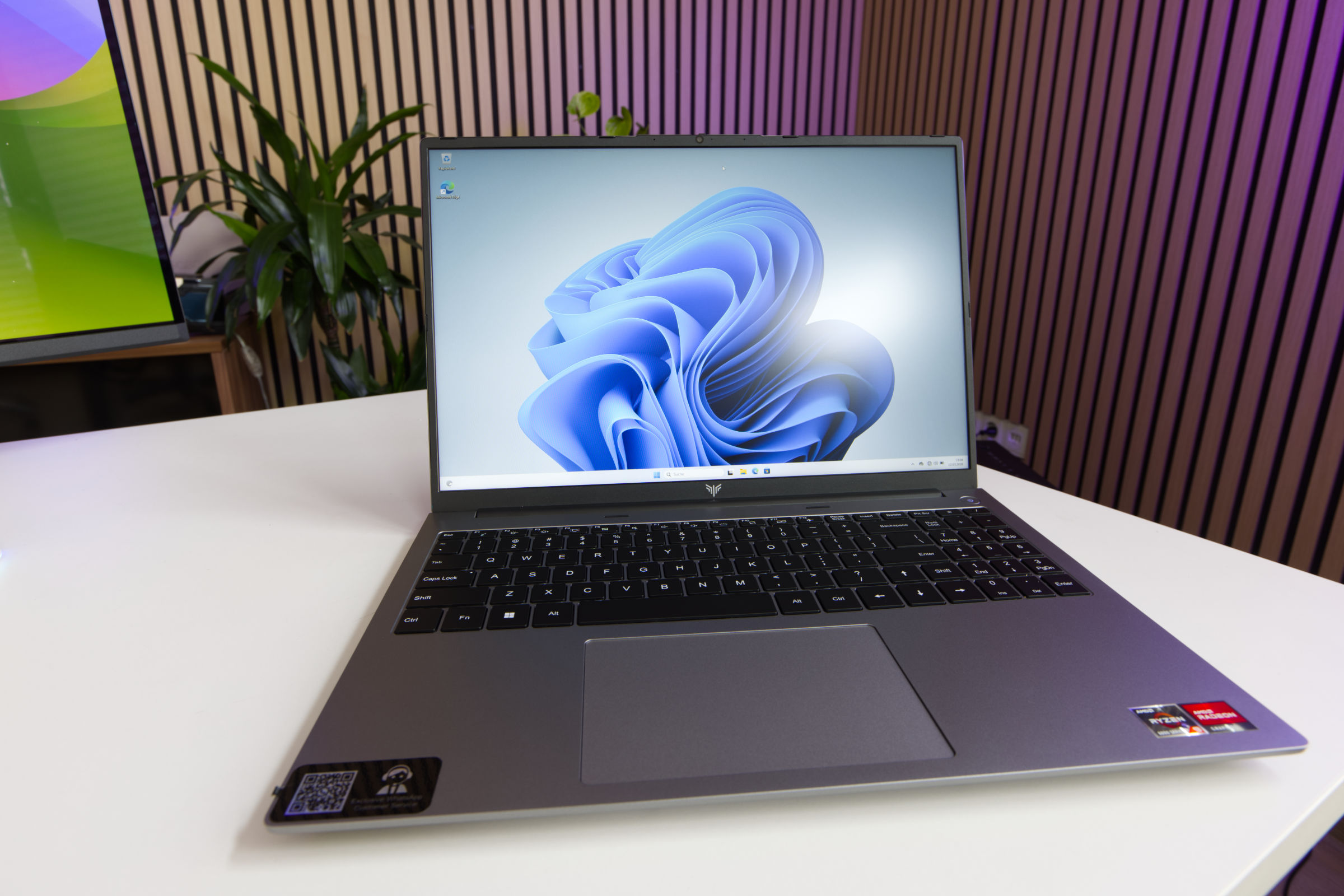 AceMagic RX16 R9 Test Review  Image © PCMasters.de
