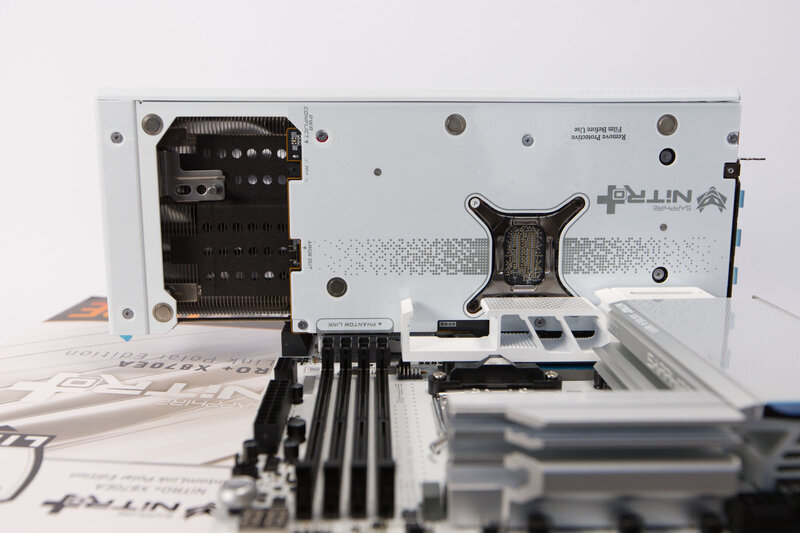 Sapphire Nitro X870EA PhantomLink Polar PhantomLink mit GPU