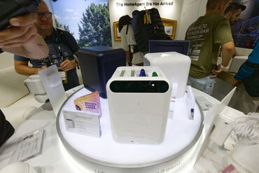 UGREEN Launches HomeAgent Hubs for Local AI and the MagFlow Series