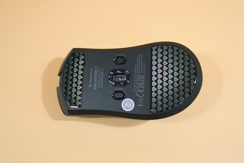 GENESIS ZIRCON 880 PRO Unterseite