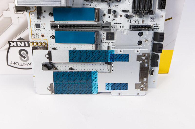 Sapphire Nitro X870EA PhantomLink Polar NVMe Kühler 2