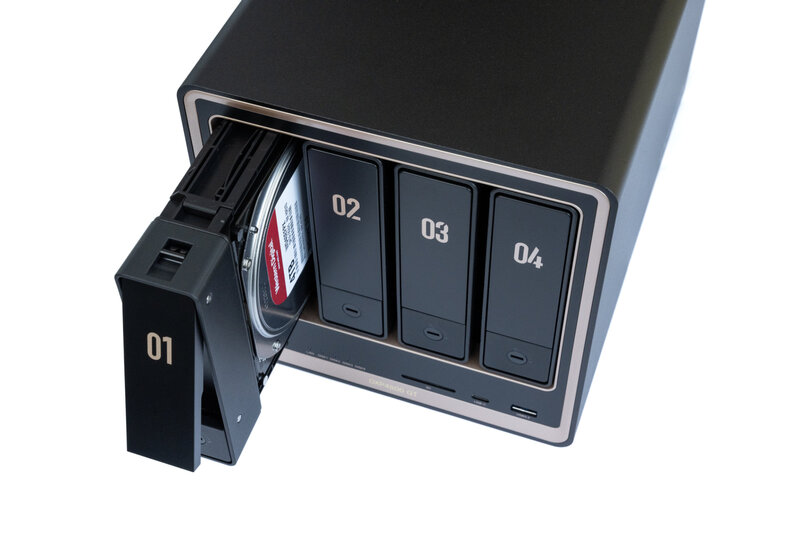 UGREEN DXP4800 GT Tray mit eingebauter HDD UGREEN DXP4800 GT Tray mit eingebauter HDD