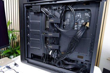 ASUS ProArt PA602 Wood Edition Kabelmanagement
