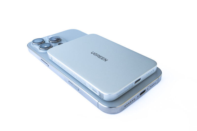 UGREEN MagFlow Air 5000mAh docked UGREEN MagFlow Air 5000mAh docked