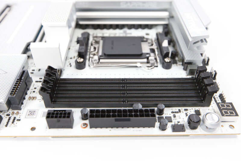 Sapphire Nitro X870EA PhantomLink Polar DDR5 DIMM